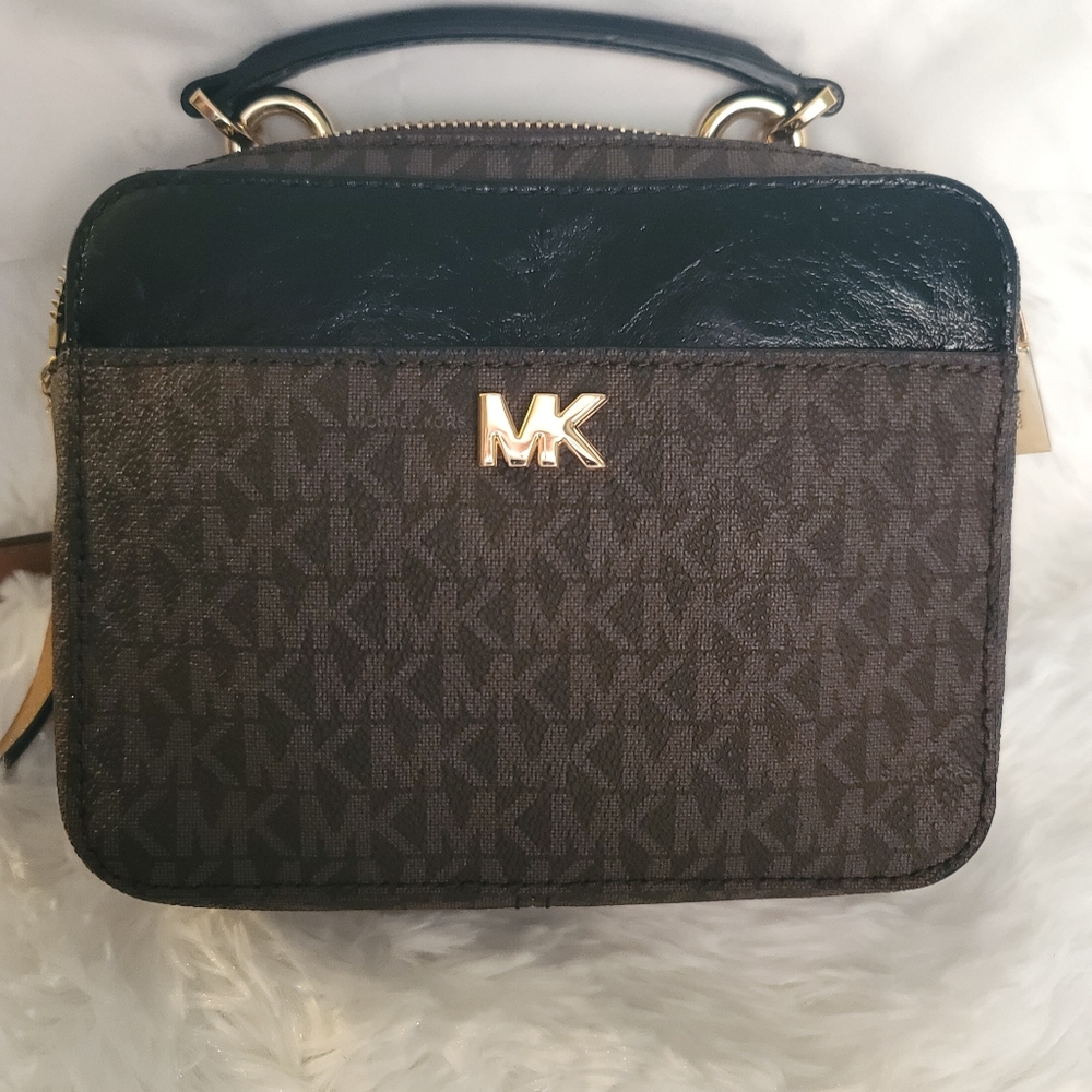 Micheal Kors Small Crossbody - New
